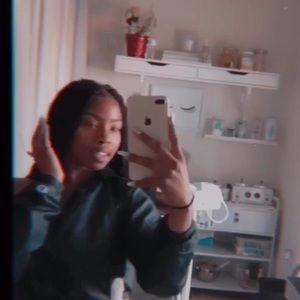 Meet your Posher, Jena